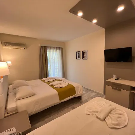 Chrispy Waterpark Resort 4*